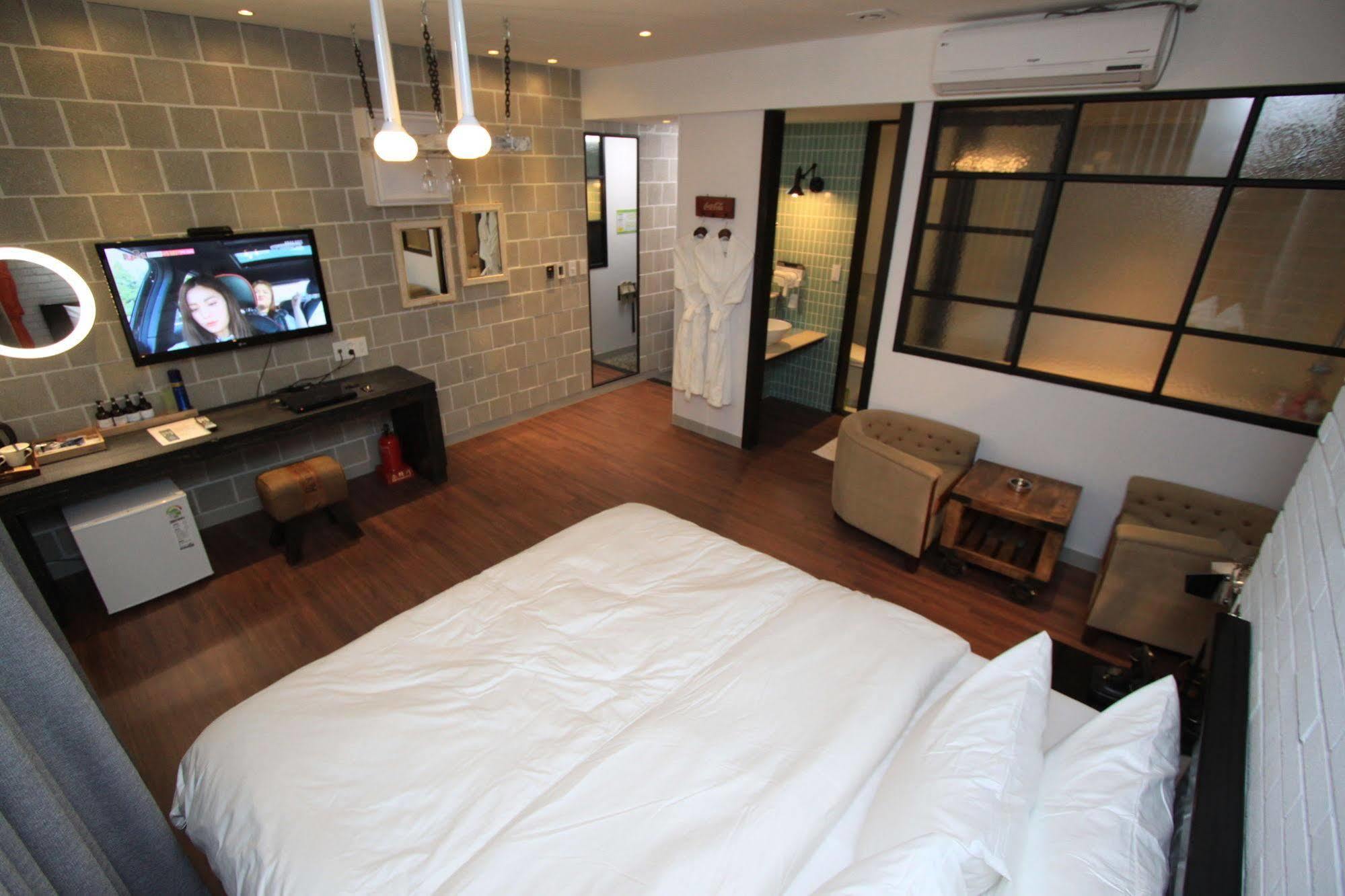 Hound Hotel Чангуон Екстериор снимка