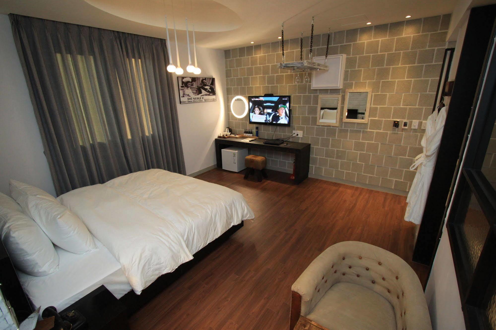 Hound Hotel Чангуон Екстериор снимка